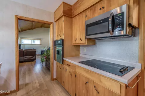 Kitchen - 209 Owens Ave E, Bismarck, ND 58501 photo 4 of 8