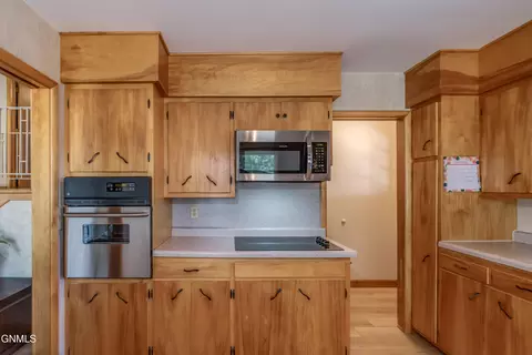 Kitchen - 209 Owens Ave E, Bismarck, ND 58501 photo 5 of 8