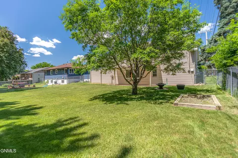 Exterior - 209 Owens Ave E, Bismarck, ND 58501 photo 12 of 14