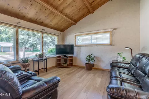 Living - 209 Owens Ave E, Bismarck, ND 58501 photo 1 of 5