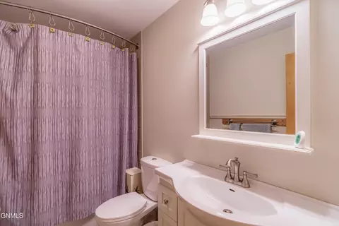 Bath - 209 Owens Ave E, Bismarck, ND 58501 photo 1 of 7