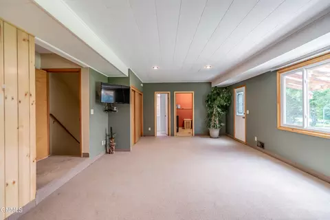 Living - 209 Owens Ave E, Bismarck, ND 58501 photo 4 of 5