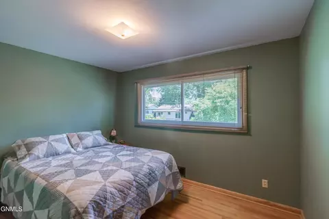 Bedroom - 209 Owens Ave E, Bismarck, ND 58501 photo 4 of 6