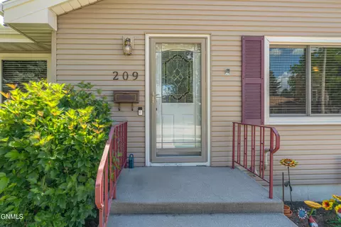 Exterior - 209 Owens Ave E, Bismarck, ND 58501 photo 6 of 14