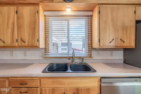 Kitchen - 209 Owens Ave E, Bismarck, ND 58501 photo 7 of 8