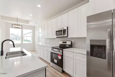 Kitchen - 3313 34th St W, Williston, ND 58801 photo 3 of 5