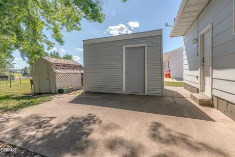 Exterior - 41 Custer Dr, Lincoln, ND 58504 photo 8 of 10