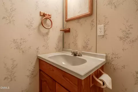 Bath - 41 Custer Dr, Lincoln, ND 58504 photo 8 of 8