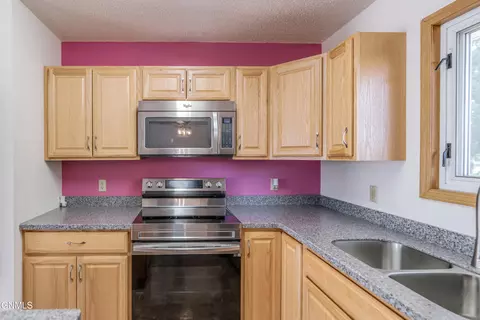 Kitchen - 41 Custer Dr, Lincoln, ND 58504 photo 6 of 8