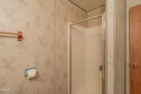 Bath - 41 Custer Dr, Lincoln, ND 58504 photo 6 of 8