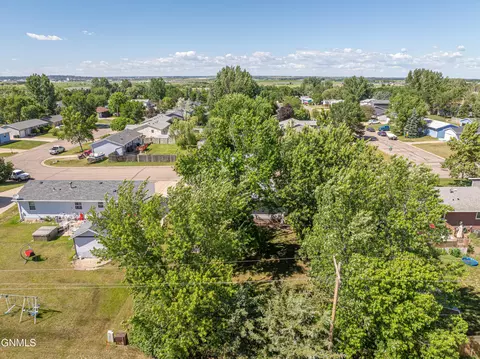 View/Area - 41 Custer Dr, Lincoln, ND 58504 photo 9 of 12