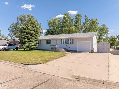 41 Custer Dr, Lincoln, ND 58504
