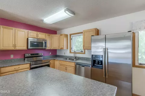 Kitchen - 41 Custer Dr, Lincoln, ND 58504 photo 5 of 8