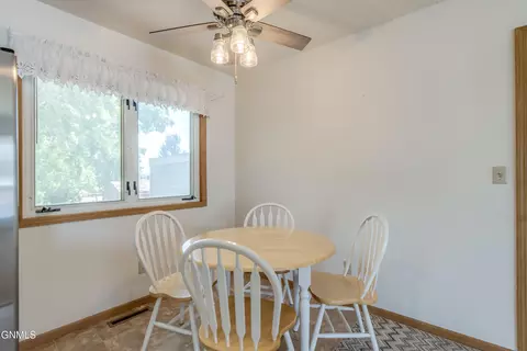 Dining - 41 Custer Dr, Lincoln, ND 58504 photo 2 of 2