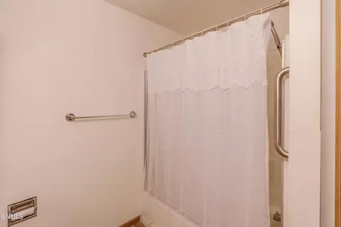 Bath - 41 Custer Dr, Lincoln, ND 58504 photo 2 of 8