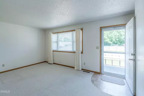 Living - 41 Custer Dr, Lincoln, ND 58504 photo 1 of 3