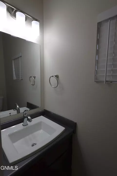 Bath - 2727 28th St W, Williston, ND 58801 photo 2 of 7