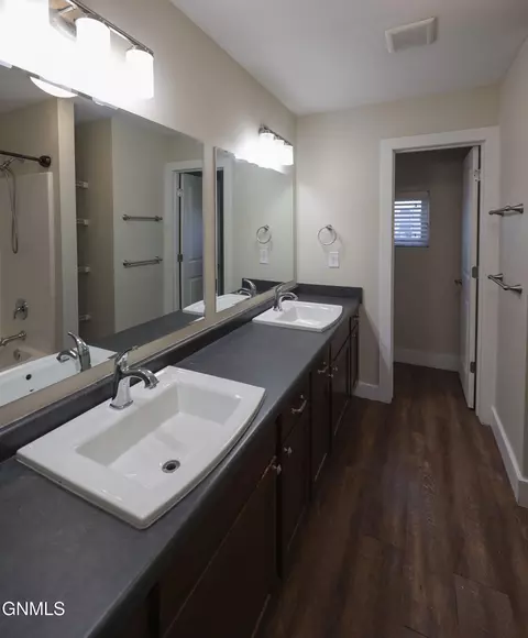 Bath - 2727 28th St W, Williston, ND 58801 photo 5 of 7