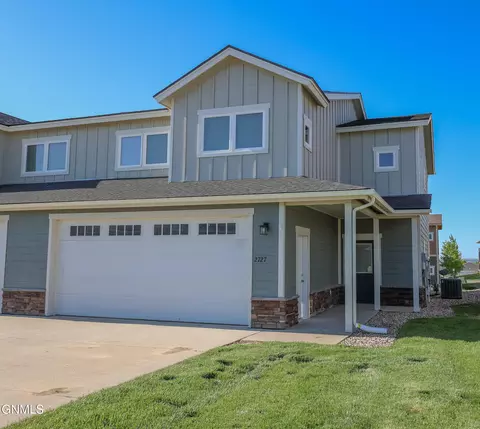 2727 28th St W, Williston, ND 58801