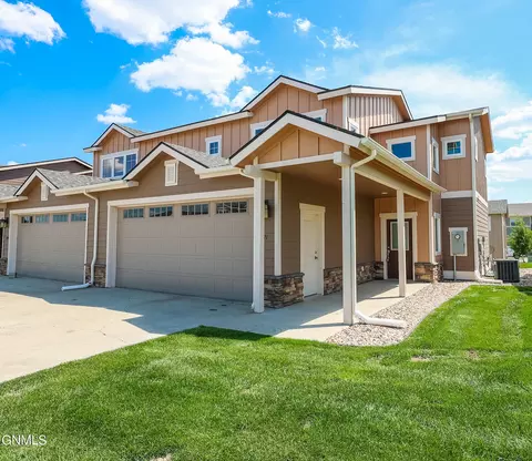 2821 28th St W, Williston, ND 58801