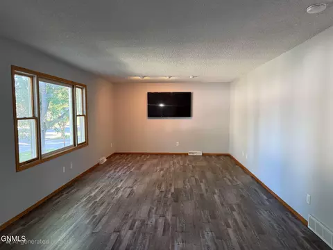 1619 Wichita Dr, Bismarck, ND 58504