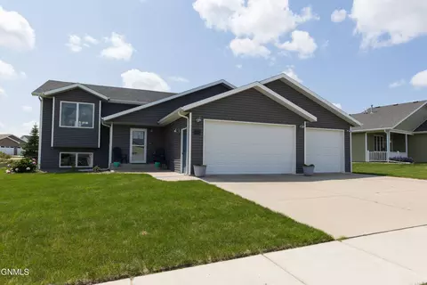 5312 Superior Dr, Bismarck, ND 58503