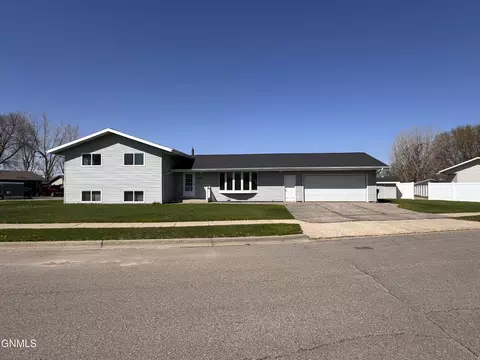 1201 Sioux St, Williston, ND 58801