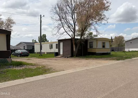 1521 47th St W, Williston, ND 58801