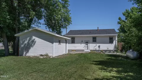 Exterior - 309 Chaffee Row, Beulah, ND 58523 photo 2 of 4