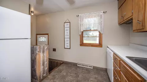 Kitchen - 309 Chaffee Row, Beulah, ND 58523 photo 3 of 3