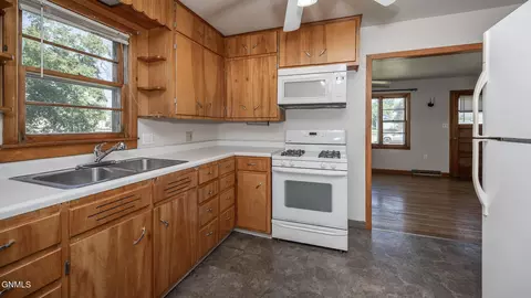Kitchen - 309 Chaffee Row, Beulah, ND 58523 photo 2 of 3