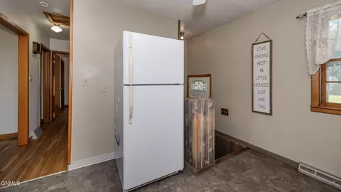 Entry Way - 309 Chaffee Row, Beulah, ND 58523 photo 1 of 2