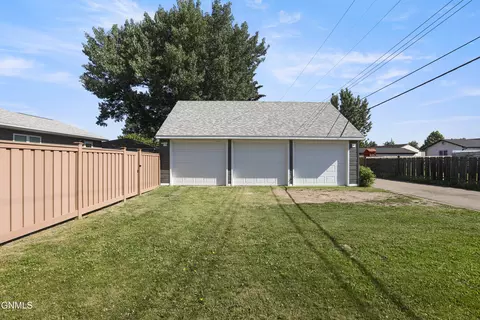 504 15th Ave W, Williston, ND 58801 photo 28