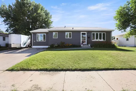 504 15th Ave W, Williston, ND 58801 photo 2
