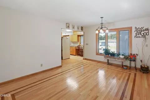 504 15th Ave W, Williston, ND 58801 photo 17