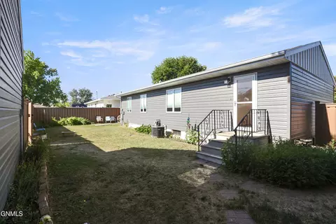 504 15th Ave W, Williston, ND 58801 photo 25