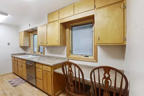 504 15th Ave W, Williston, ND 58801 photo 13