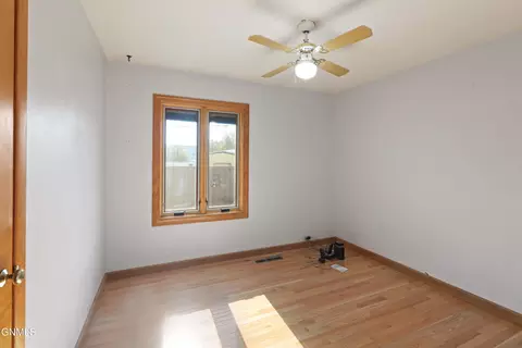 504 15th Ave W, Williston, ND 58801 photo 10