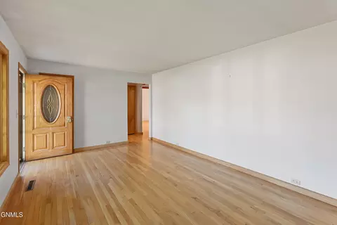 504 15th Ave W, Williston, ND 58801 photo 4