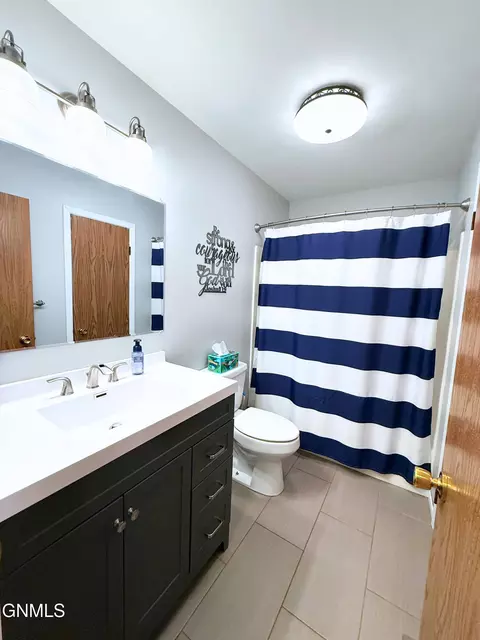 Bath - 113 23rd St E, Williston, ND 58801 photo 3 of 4