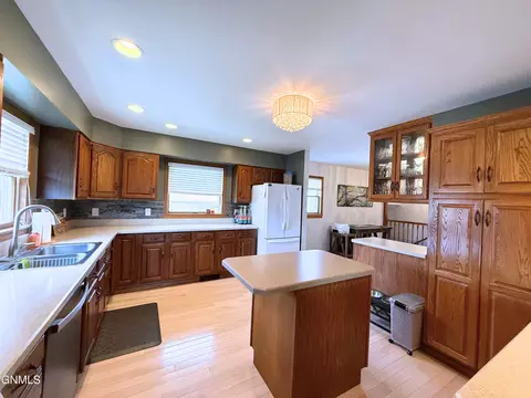 Kitchen - 113 23rd St E, Williston, ND 58801 photo 2 of 2