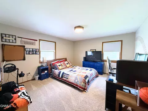 Bedroom - 113 23rd St E, Williston, ND 58801 photo 3 of 7