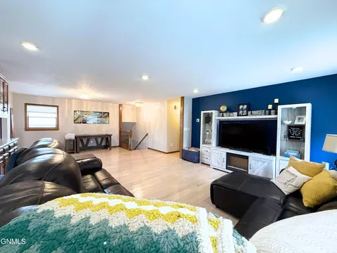Living - 113 23rd St E, Williston, ND 58801 photo 2 of 3