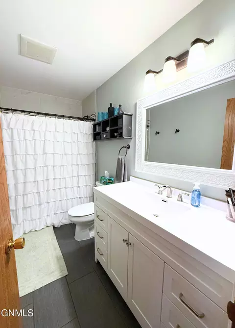 Bath - 113 23rd St E, Williston, ND 58801 photo 1 of 4