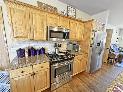 1548 Creekside Dr W, Williston, ND 58801 photo 9