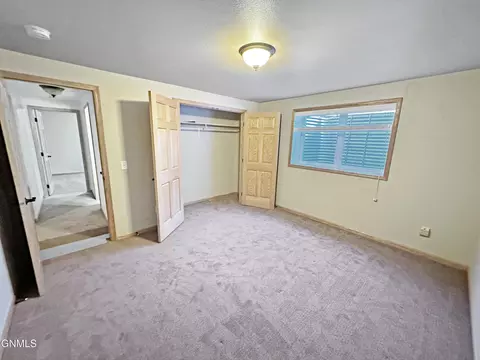 1548 Creekside Dr W, Williston, ND 58801 photo 27