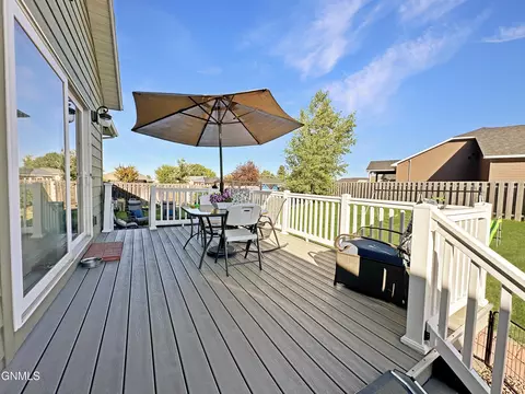 1548 Creekside Dr W, Williston, ND 58801 photo 36