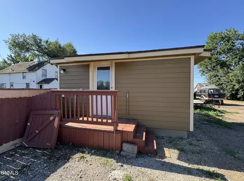 Exterior - 423 5th Ave W, Williston, ND 58801 photo 2 of 2