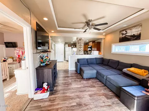 Living - 423 5th Ave W, Williston, ND 58801 photo 2 of 4