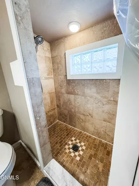 Bath - 423 5th Ave W, Williston, ND 58801 photo 2 of 2